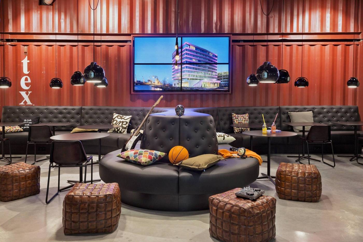 Moxy-Amsterdam-Houthavens-Lobby-6