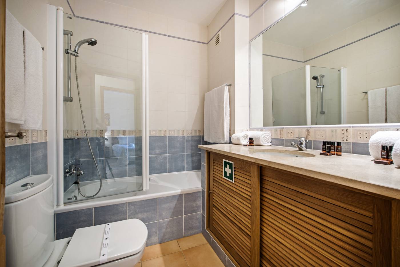 Jardim-da-Meia-Praia-Room-42