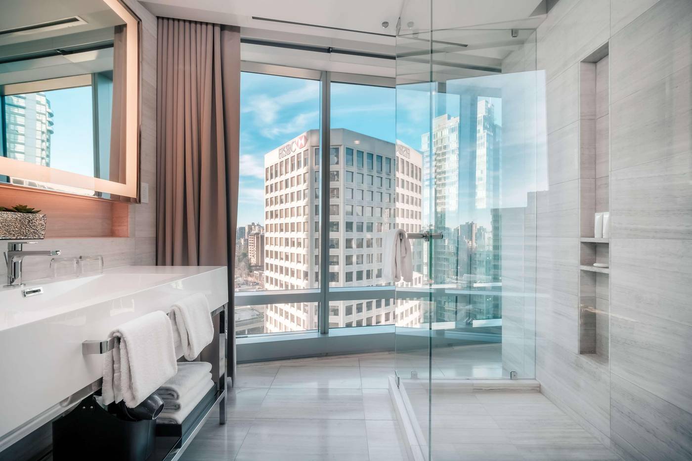 Paradox-Hotel-Vancouver-Room-47