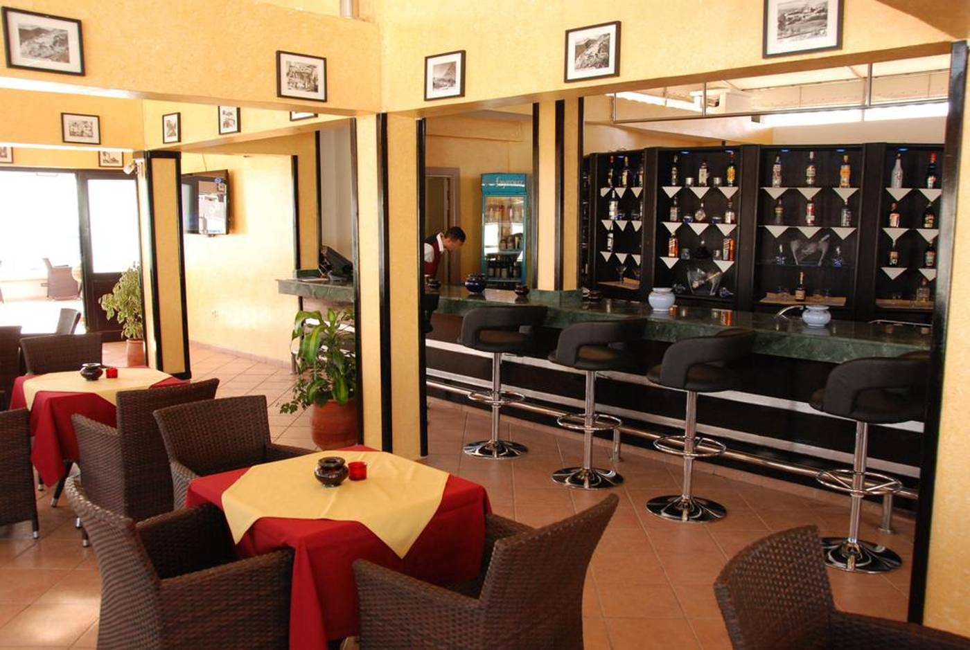 New-Farah-Hotel-Bar-38