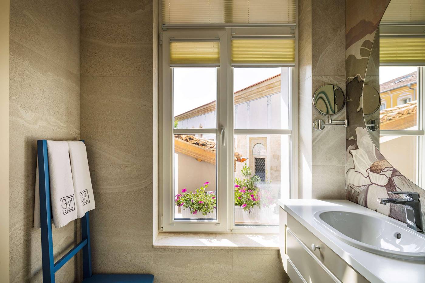 Gallery-37--BW-Premier-Collection-Room-33