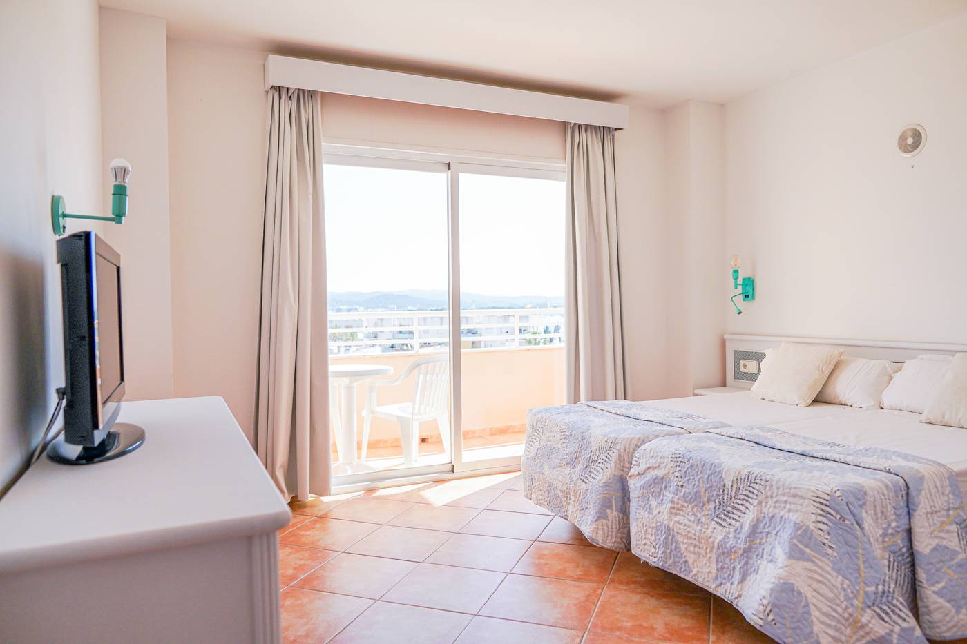 Rosamar-Aparthotel-All-Inclusive-Room-16