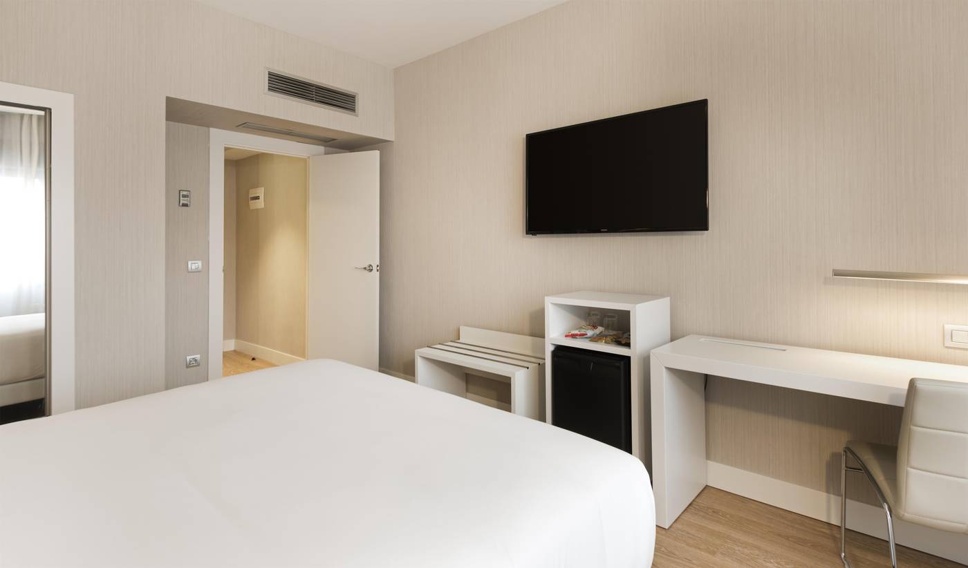 NH-Madrid-Chamberi-Room-15