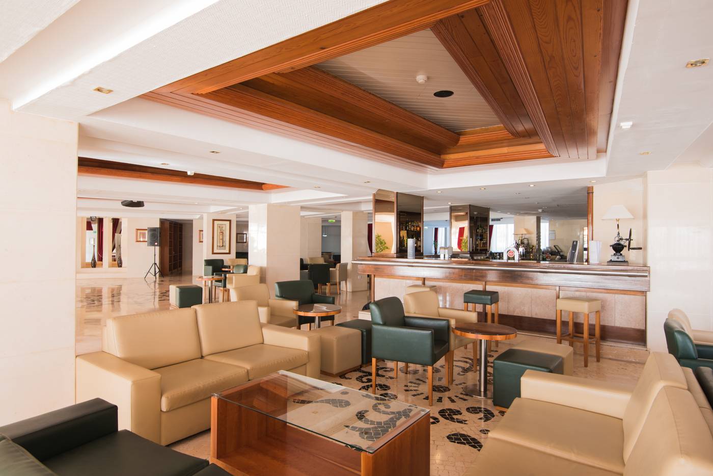 Vila-Gale-Ampalius-Bar-39