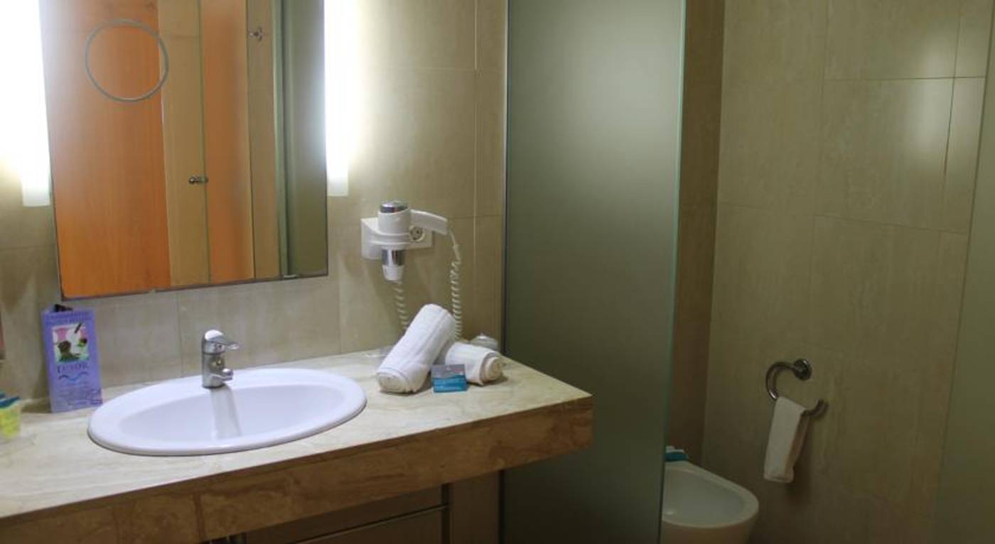 Levante-Beach-Apartamentos-Room-14