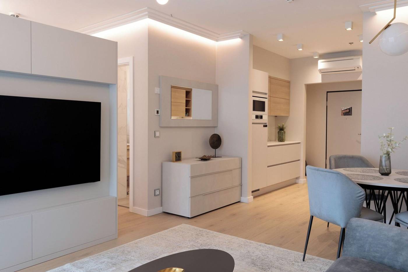 Hotel-Emerald---Suites-Room-55