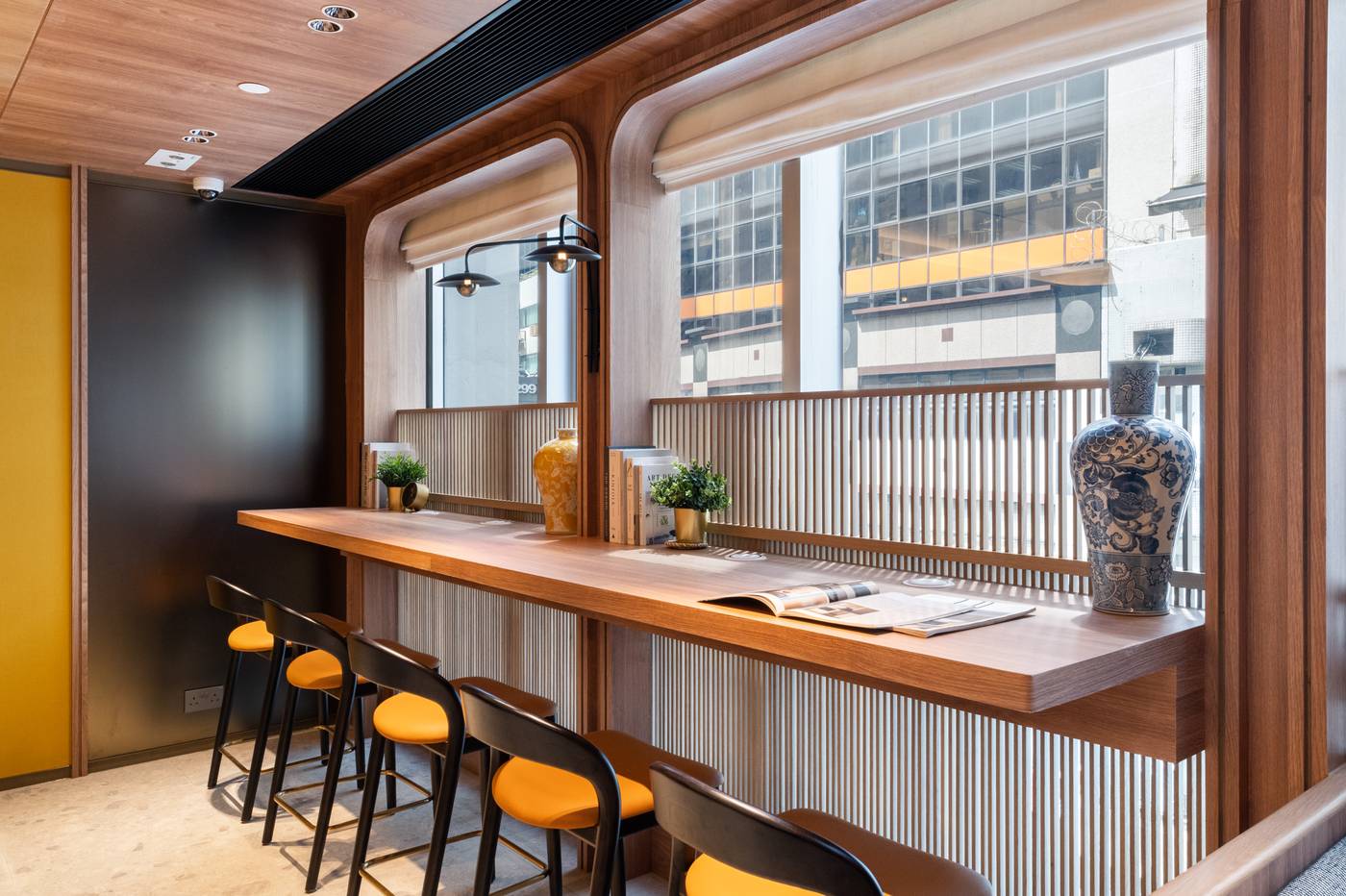 Dash-Living-On-Queen-s-Lobby-6