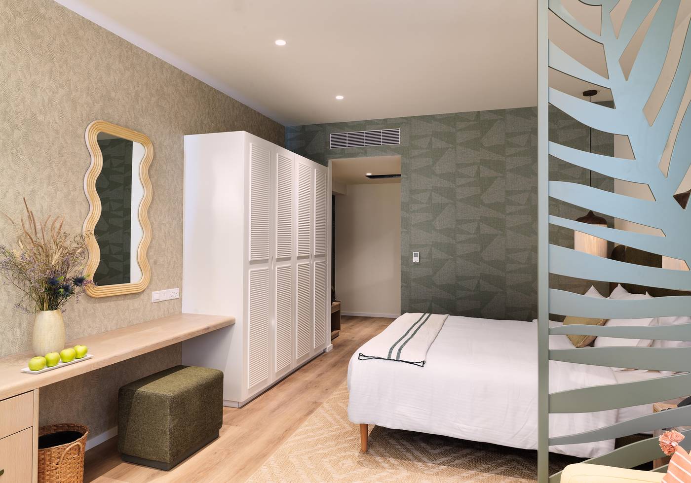 NALU Latchi Leonardo limited edition