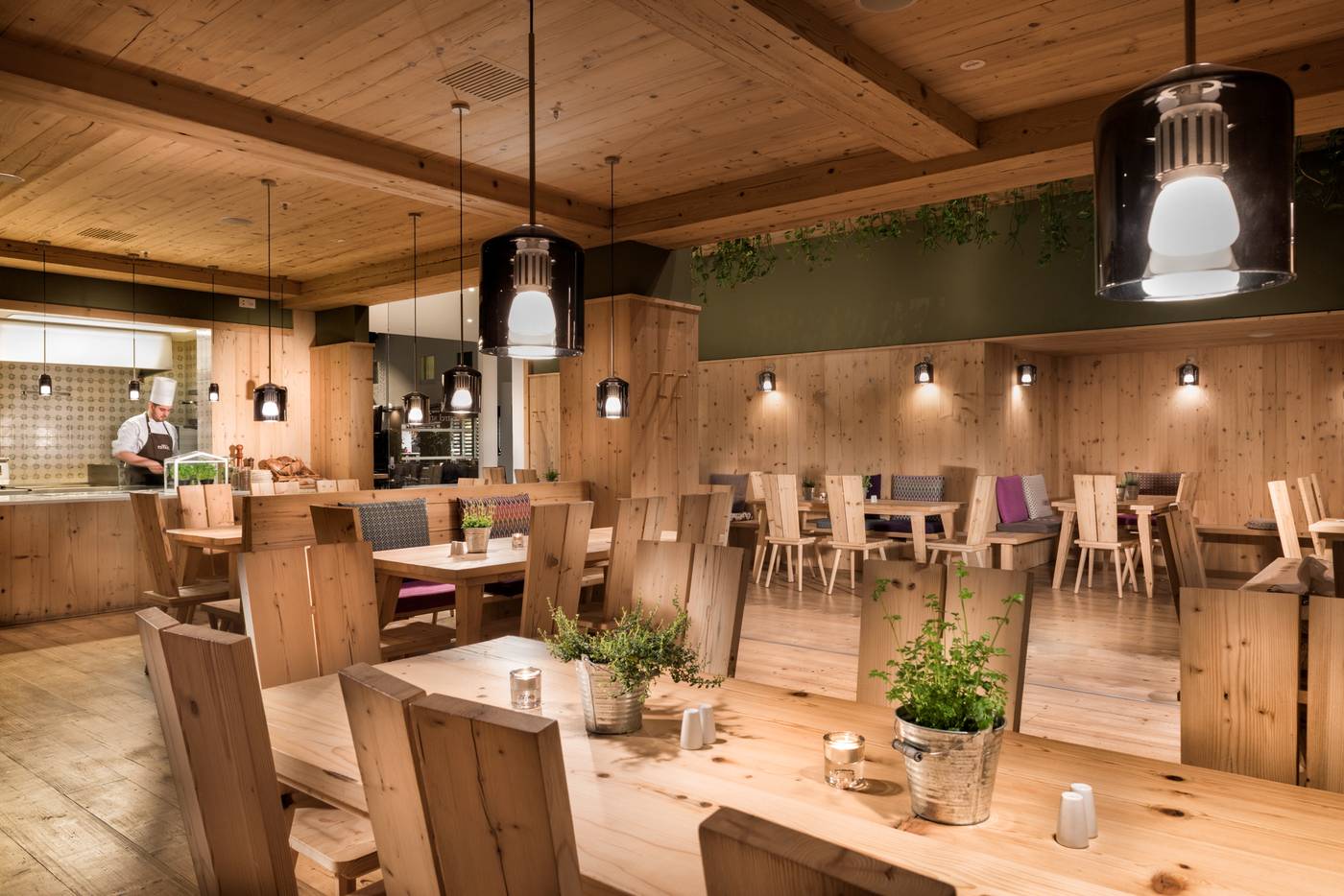 Estrel-Hotel-Berlin-Restaurant-13