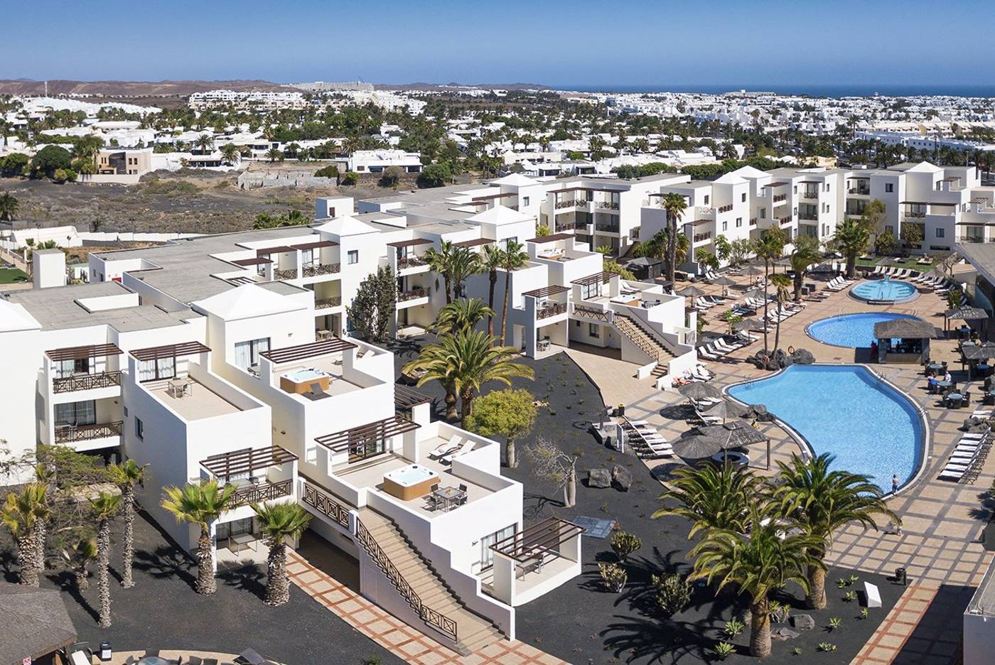 Vitalclass-Lanzarote-SPA---Wellness-Resort-Pool-13