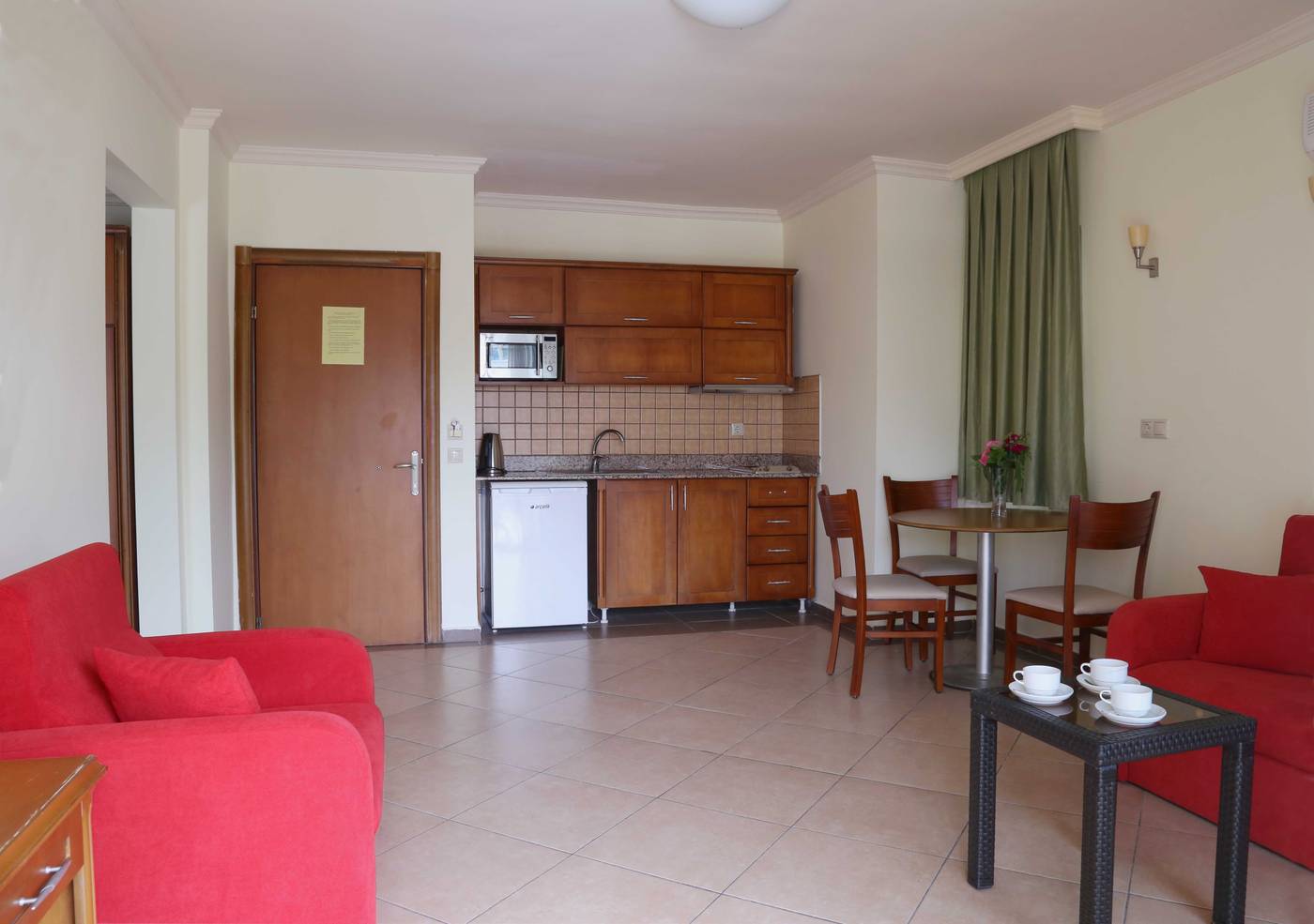 Club-Karakas-Room-38