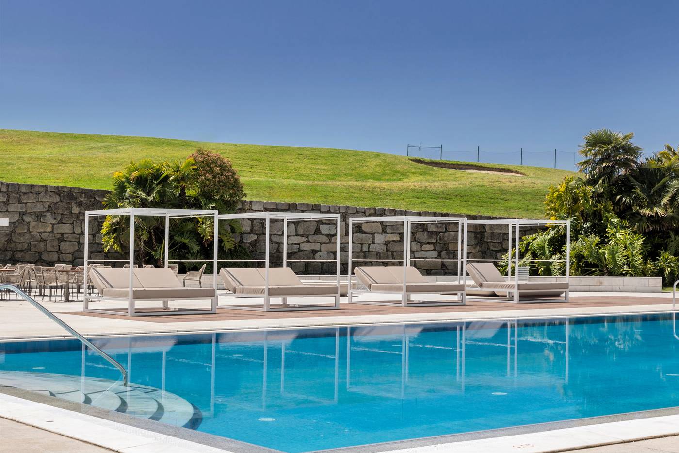 Crowne-Plaza-Caparica-Lisbon-Pool-70