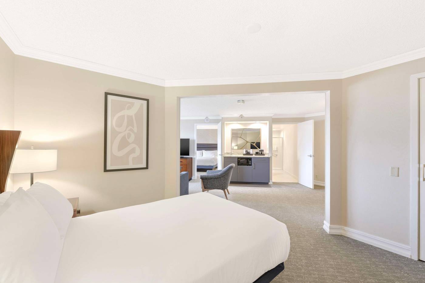 Embassy-Suites-by-Hilton-Anaheim-Orange-Room-36