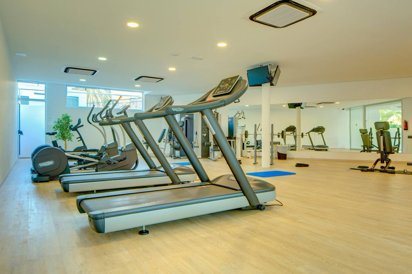 Coral-Ocean-View---Adults-Only-Sports-and-Entertainment-60