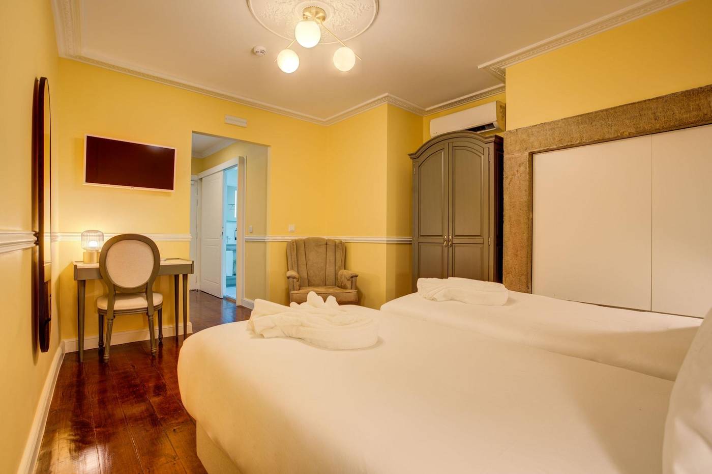 Solar-Dos-Poetas-Room-32