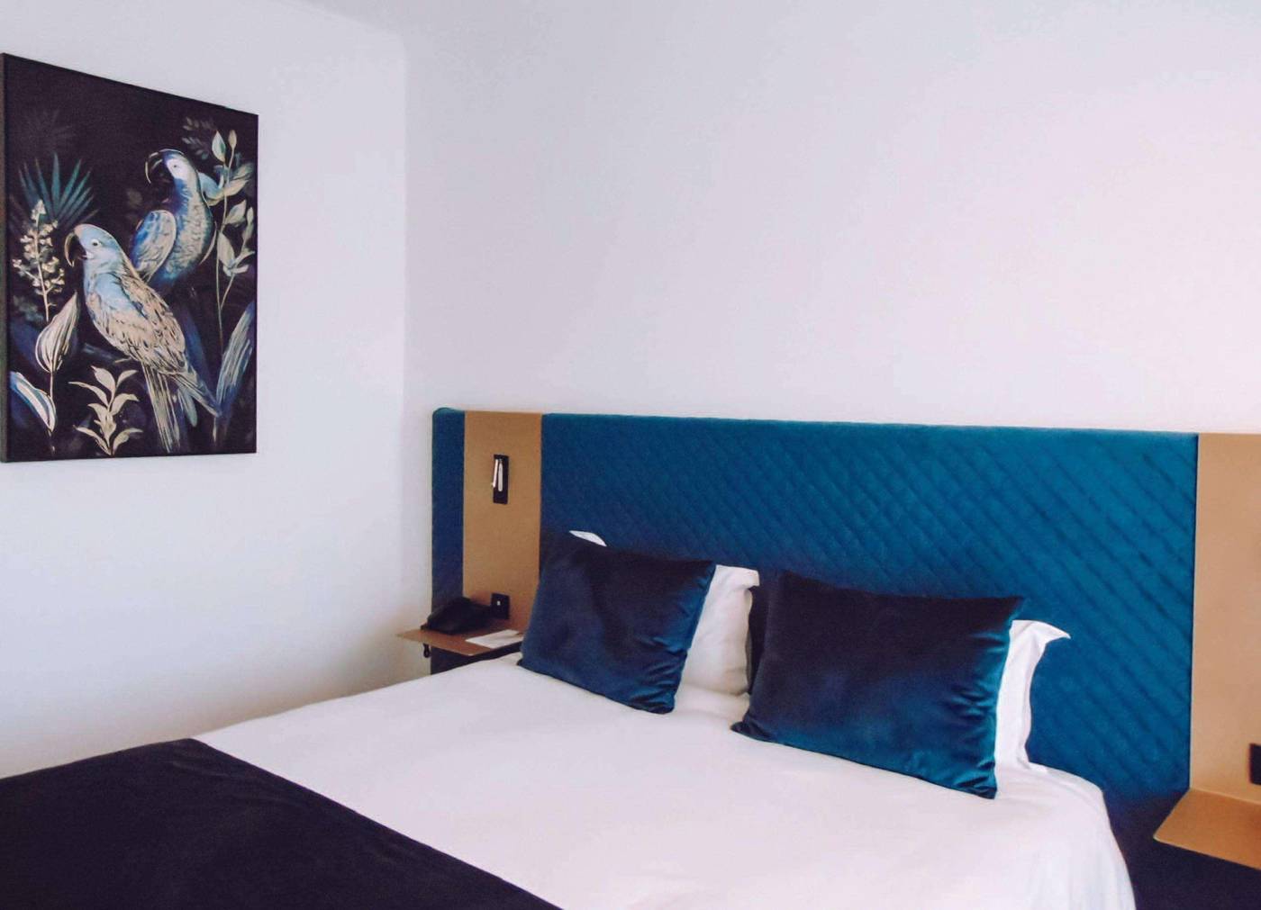 Ajax-Hotel-Room-32