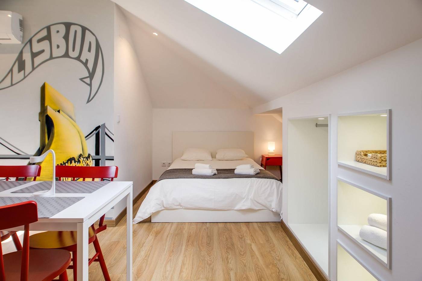 Home-Out-Rooms---Apartments-Room-118