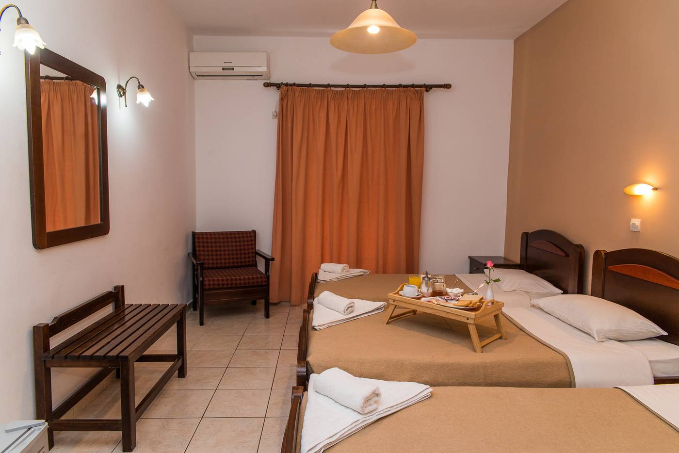 Perkes-Hotel-Room-13