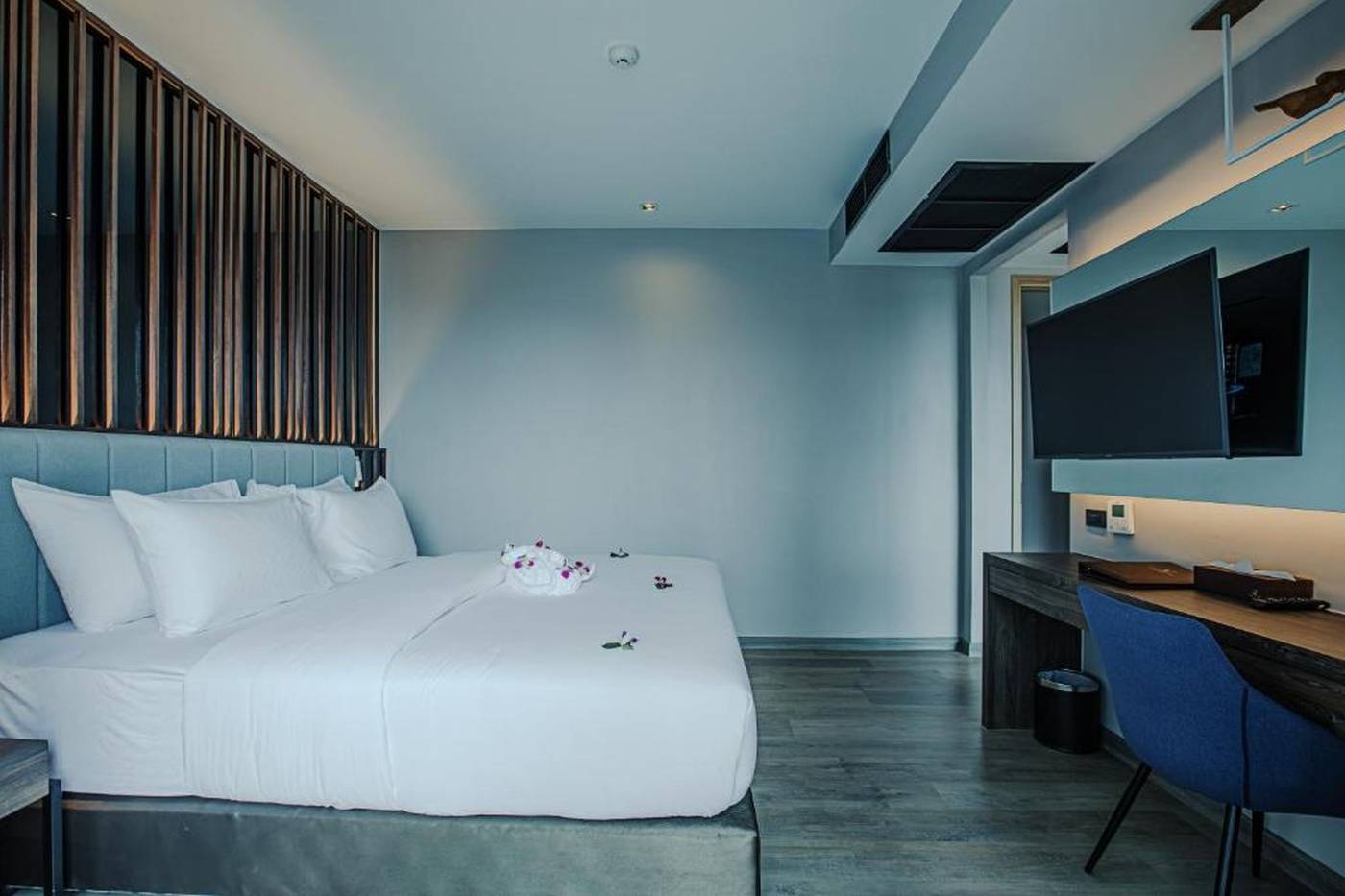 Rak-Elegant-Hotel-Patong-Room-15