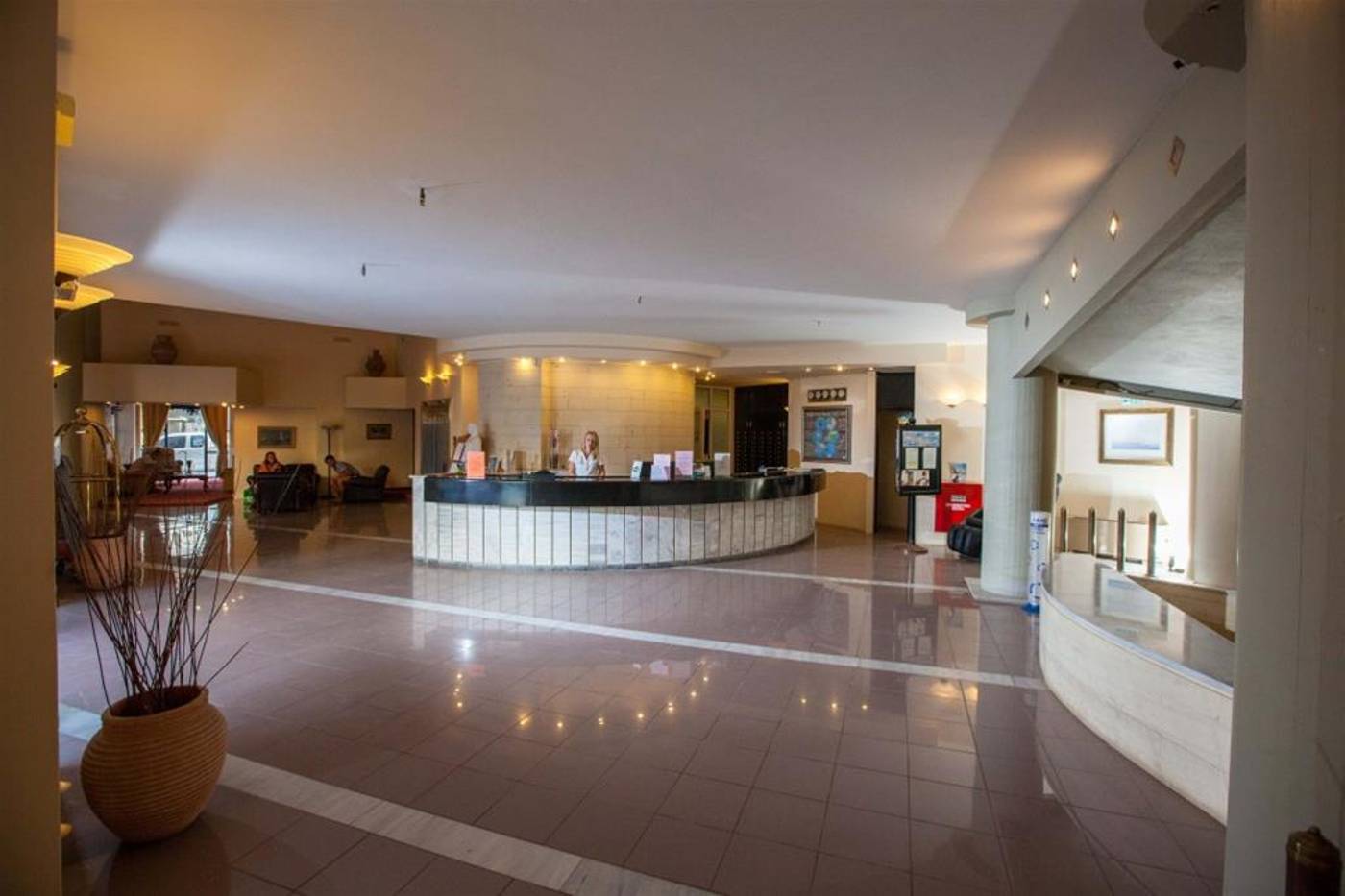 Santa-Marina-Lobby-38