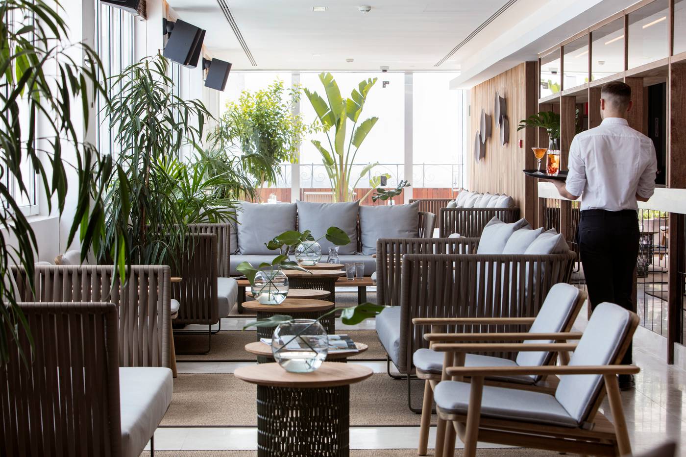 ME-Madrid-Reina-Victoria-Bar-14