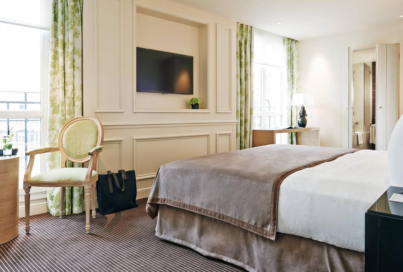 Grand-Hotel-Du-Palais-Royal-Room-26