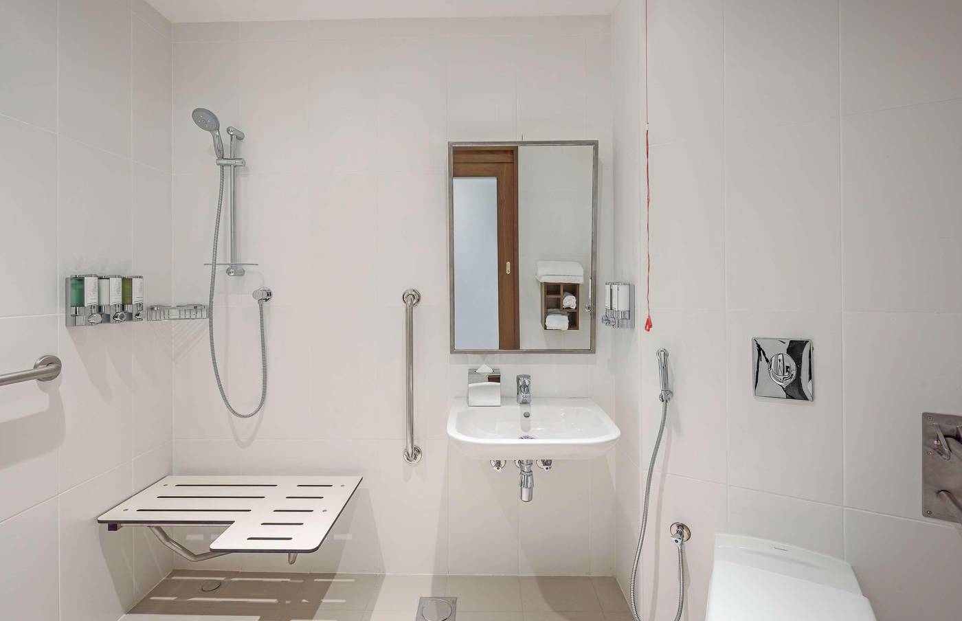 Hampton-by-Hilton-Dubai-Al-Barsha-Room-11