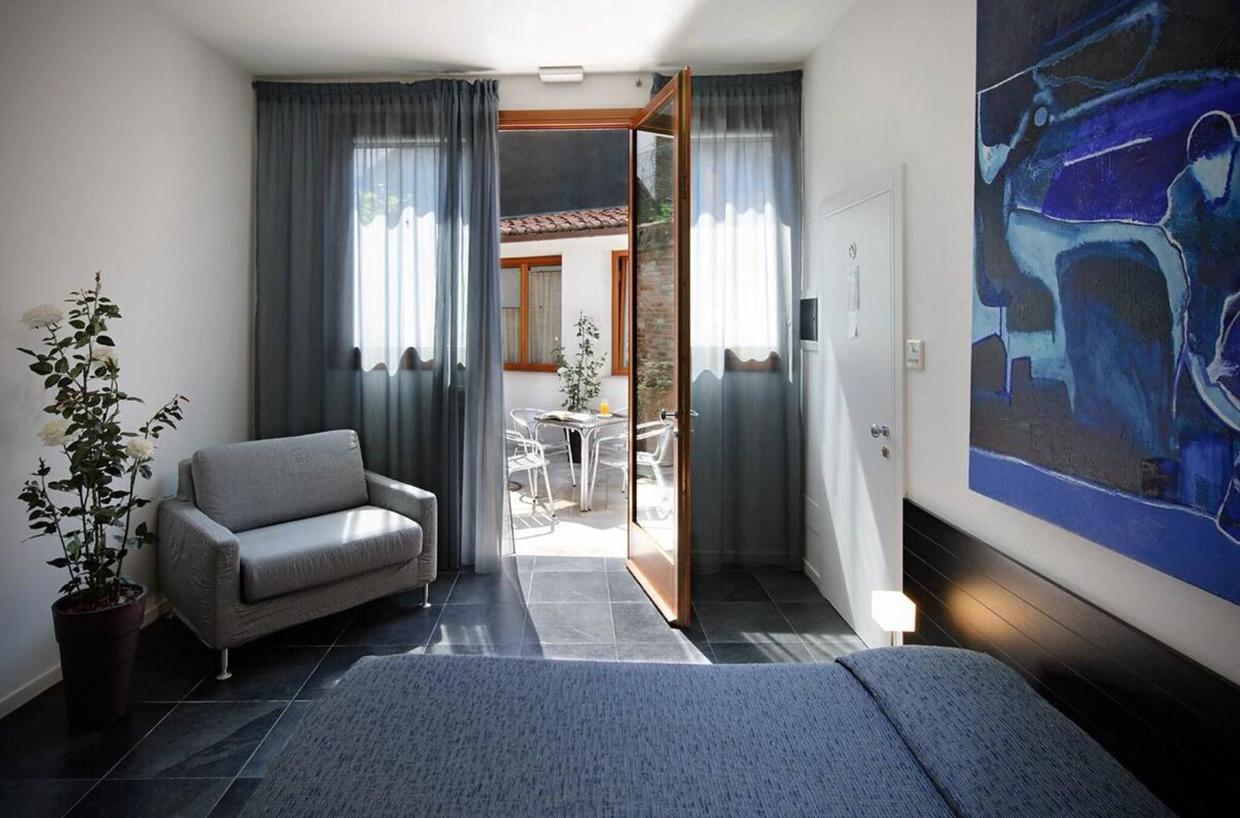 Ca-Pozzo-Inn-Terrace-4