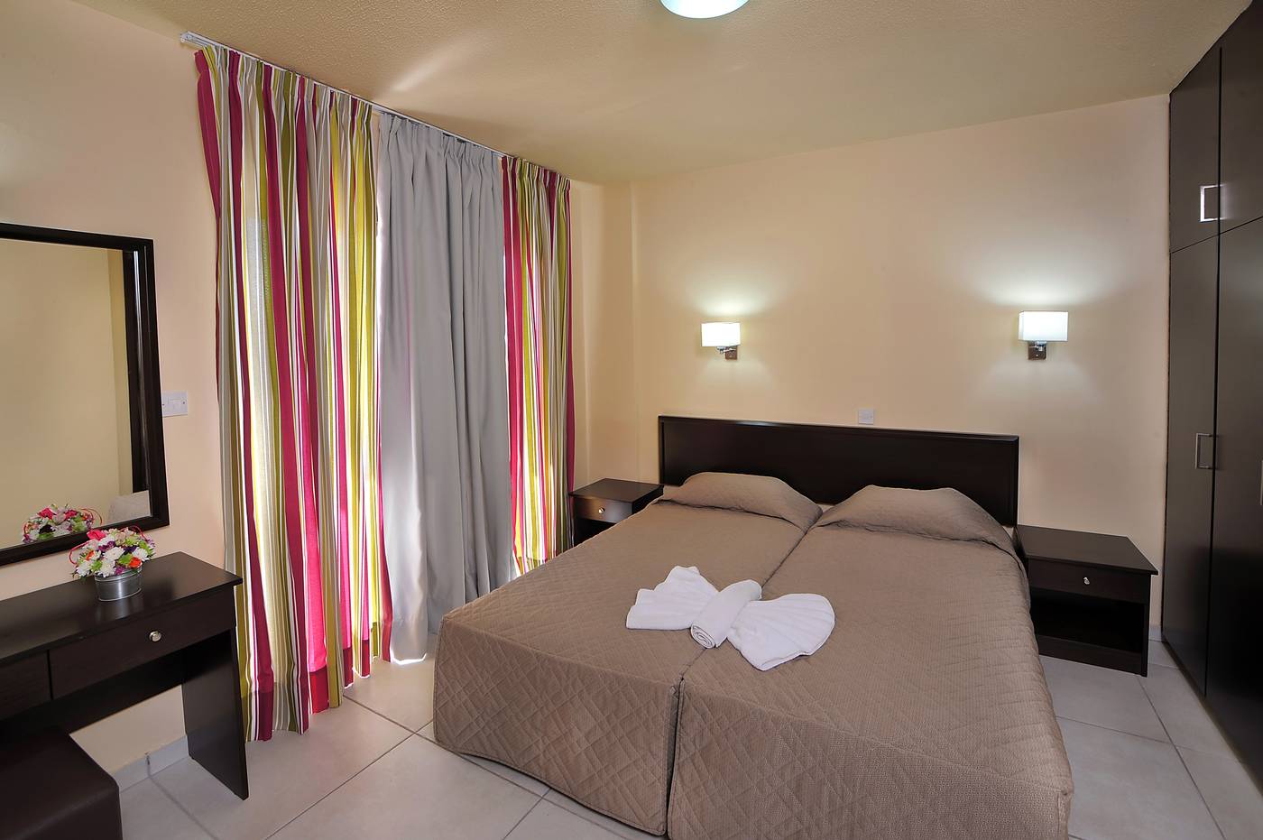 Nelia-Gardens-Room-17