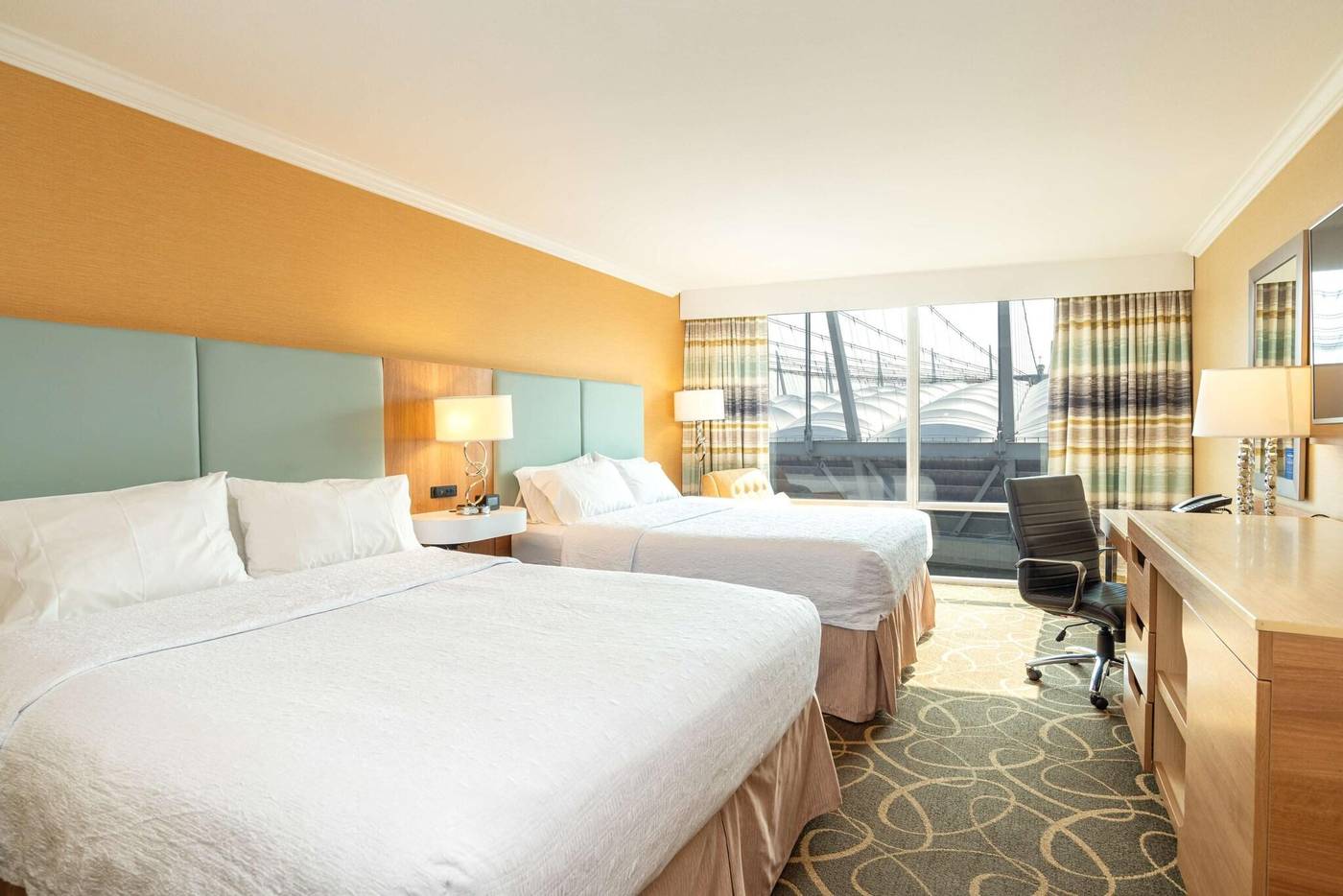Hampton-Inn---Suites-By-Hilton-Vancouver-Downtown-Room-29