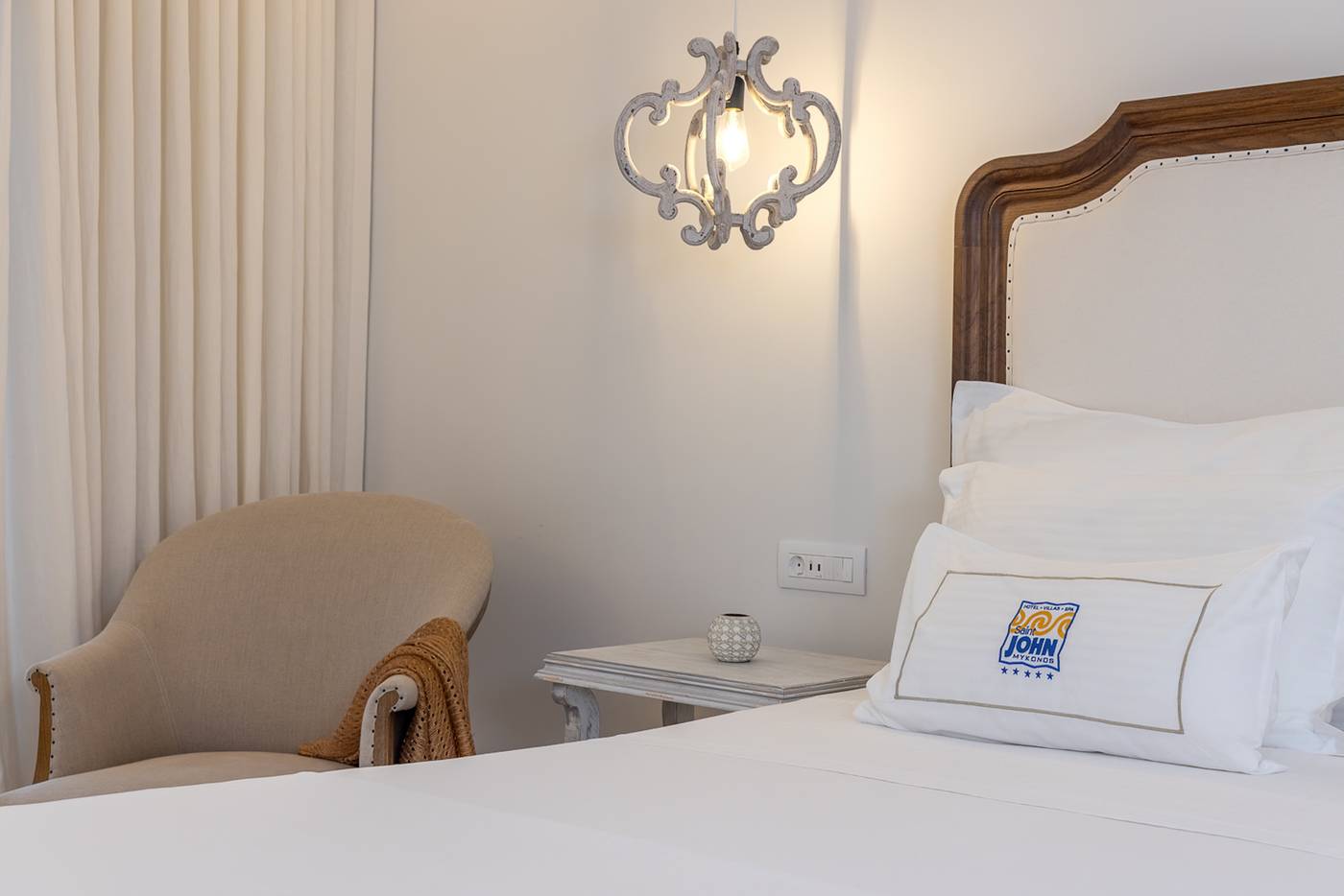 Saint-John-Hotel-Villas---Spa-Room-59