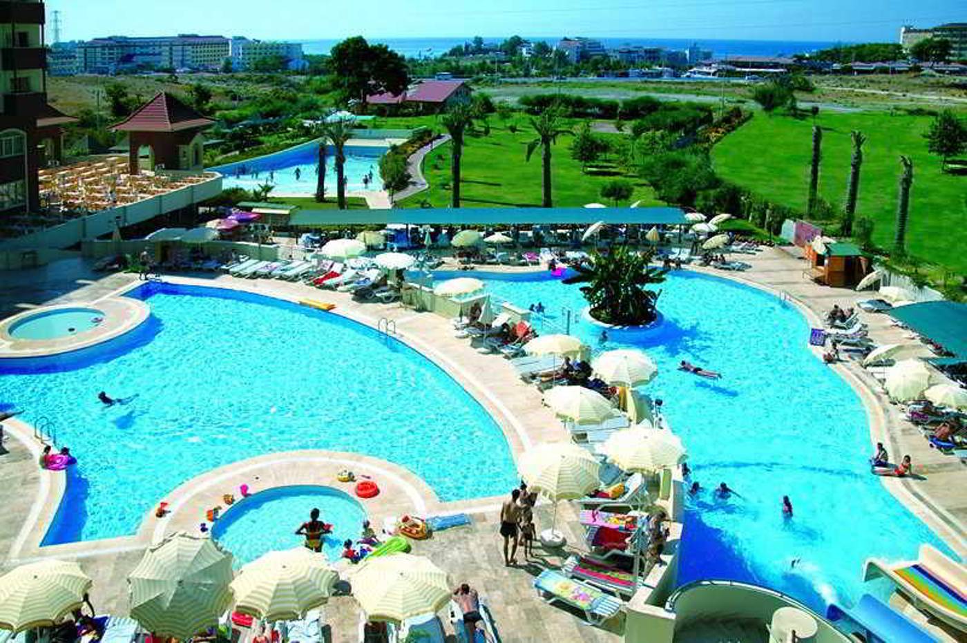 Serenis-Hotel-Pool-4