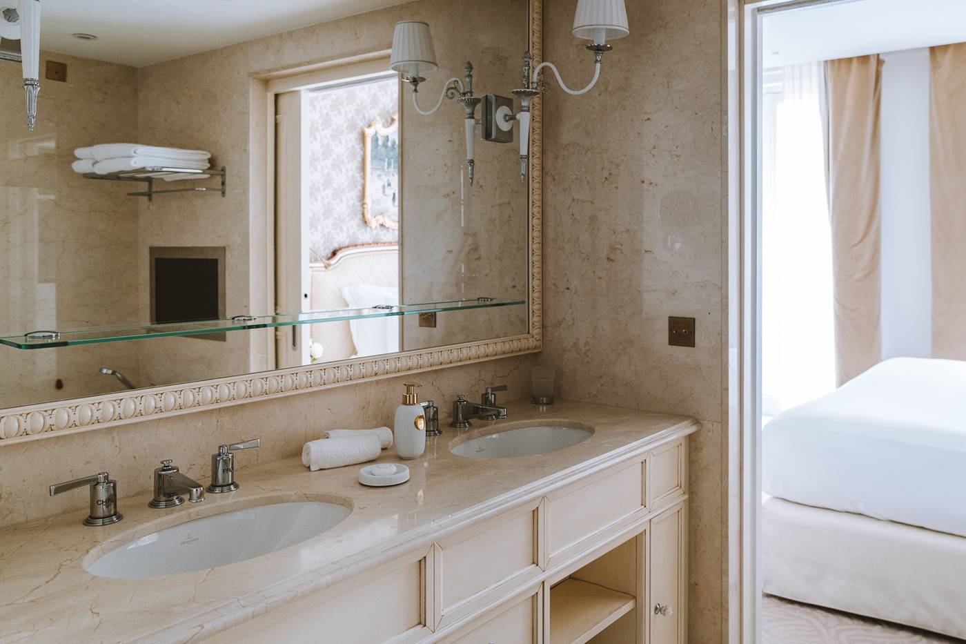 Hotel-Splendide-Royal-Paris-Room-22