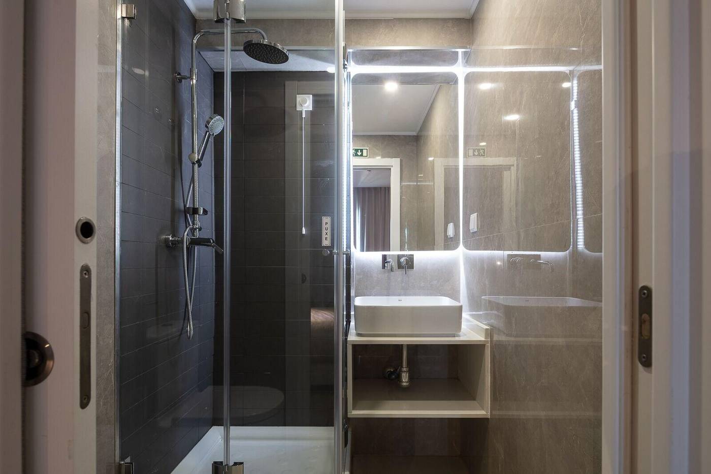 The-Icons-Hotel-Room-10