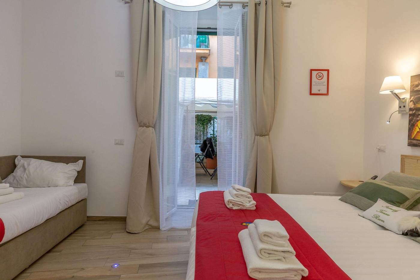 Flatinrome-Trastevere-Deluxe-Rooms-Room-19