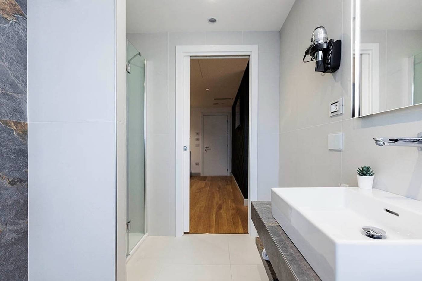 MH-Florence-Hotel---Spa-Room-37