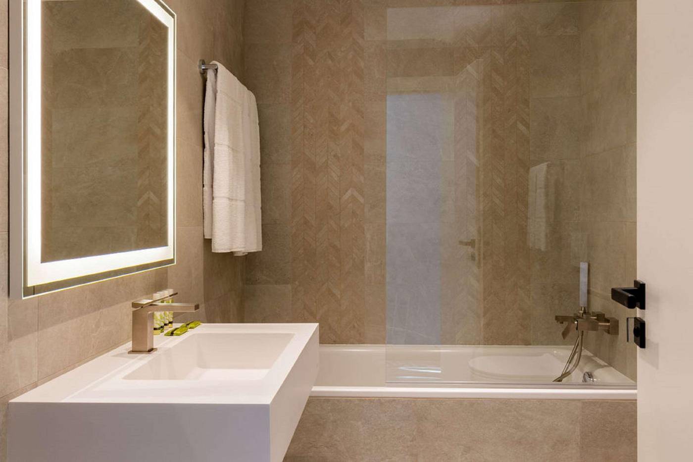 Apollinaire-Nice-Room-22