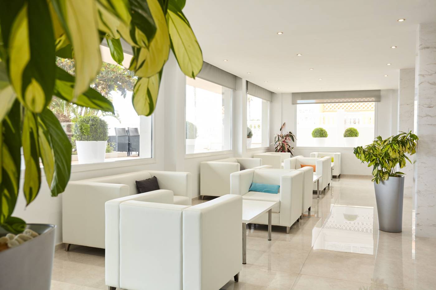 Las-Arenas-Affiliated-by-Melia-Lobby-58