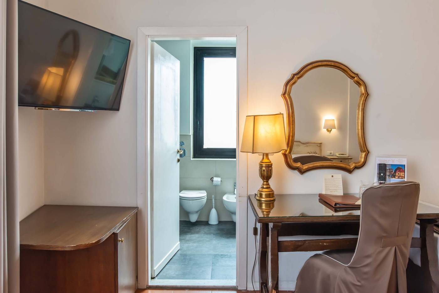 Machiavelli-Palace-Room-55