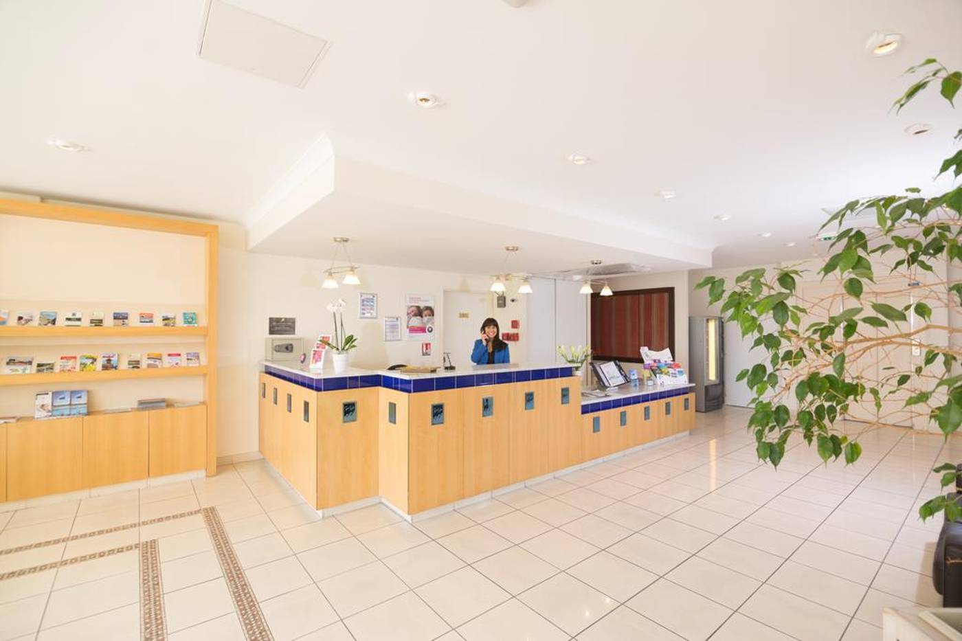 Inter-Hotel-Sea-Side-Park-Lobby-28