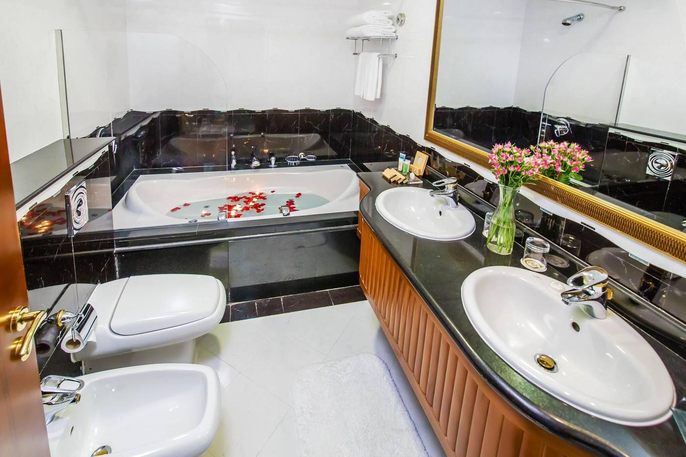 Grand-Excelsior-Bur-Dubai-Sports-and-Entertainment-66