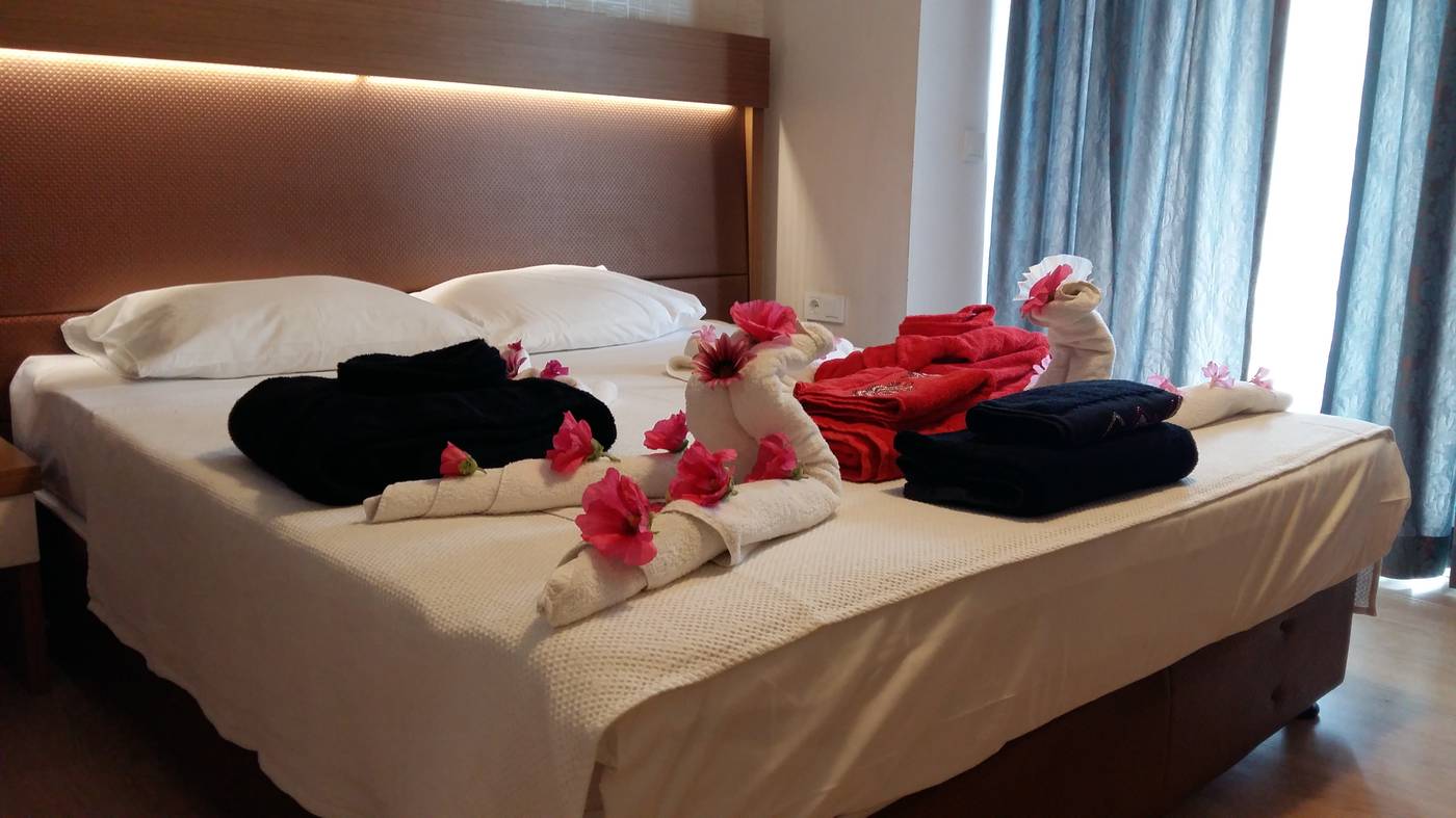 Supreme-Hotel-Room-22