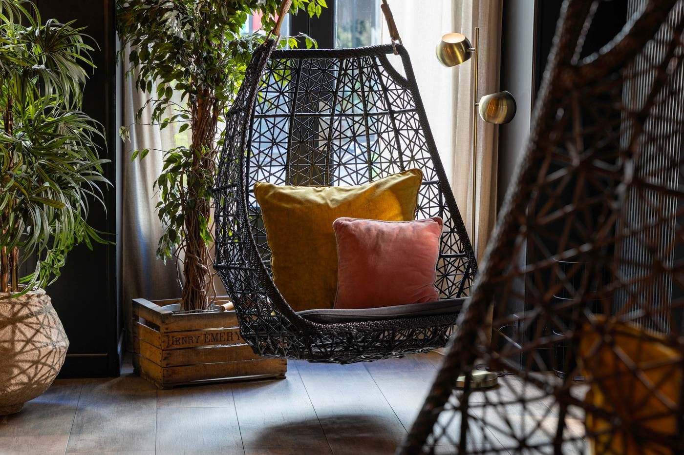 Maxim-Folies-Lobby-8