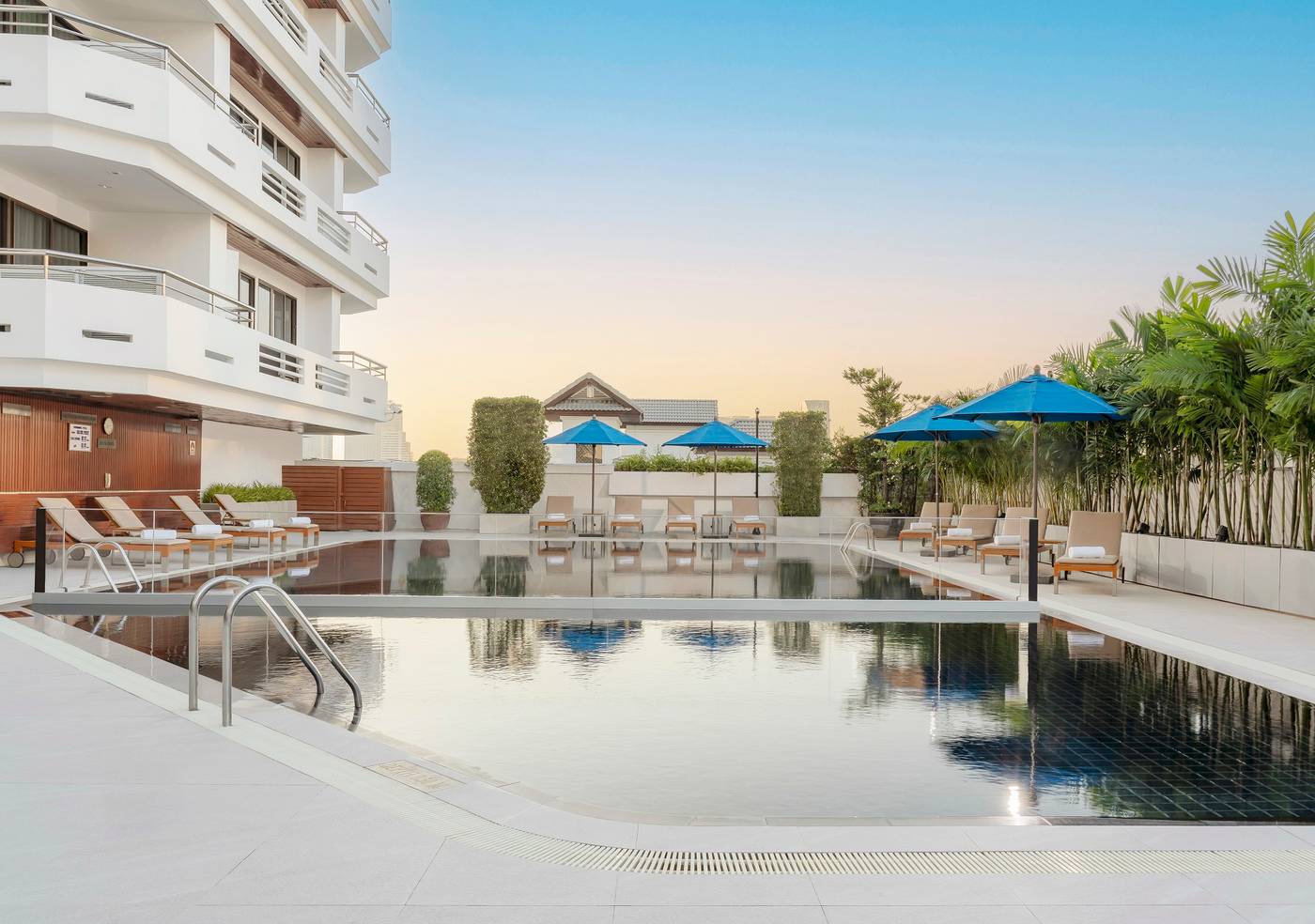 Centre-Point-Hotel-Sukumvit-10-Pool-86