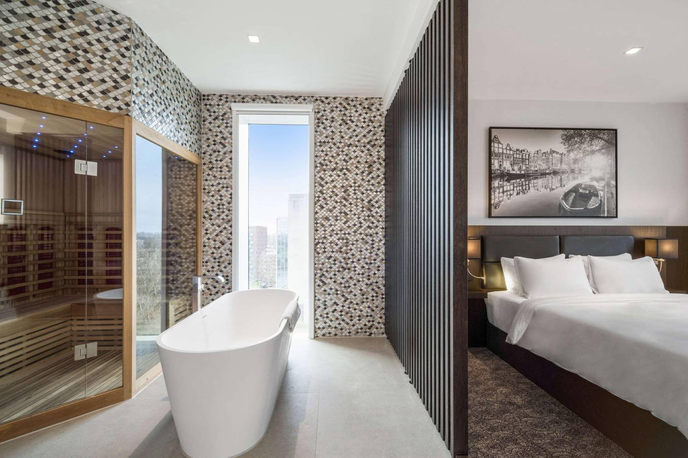 Radisson-Hotel---Suites-Amsterdam-South-Room-11