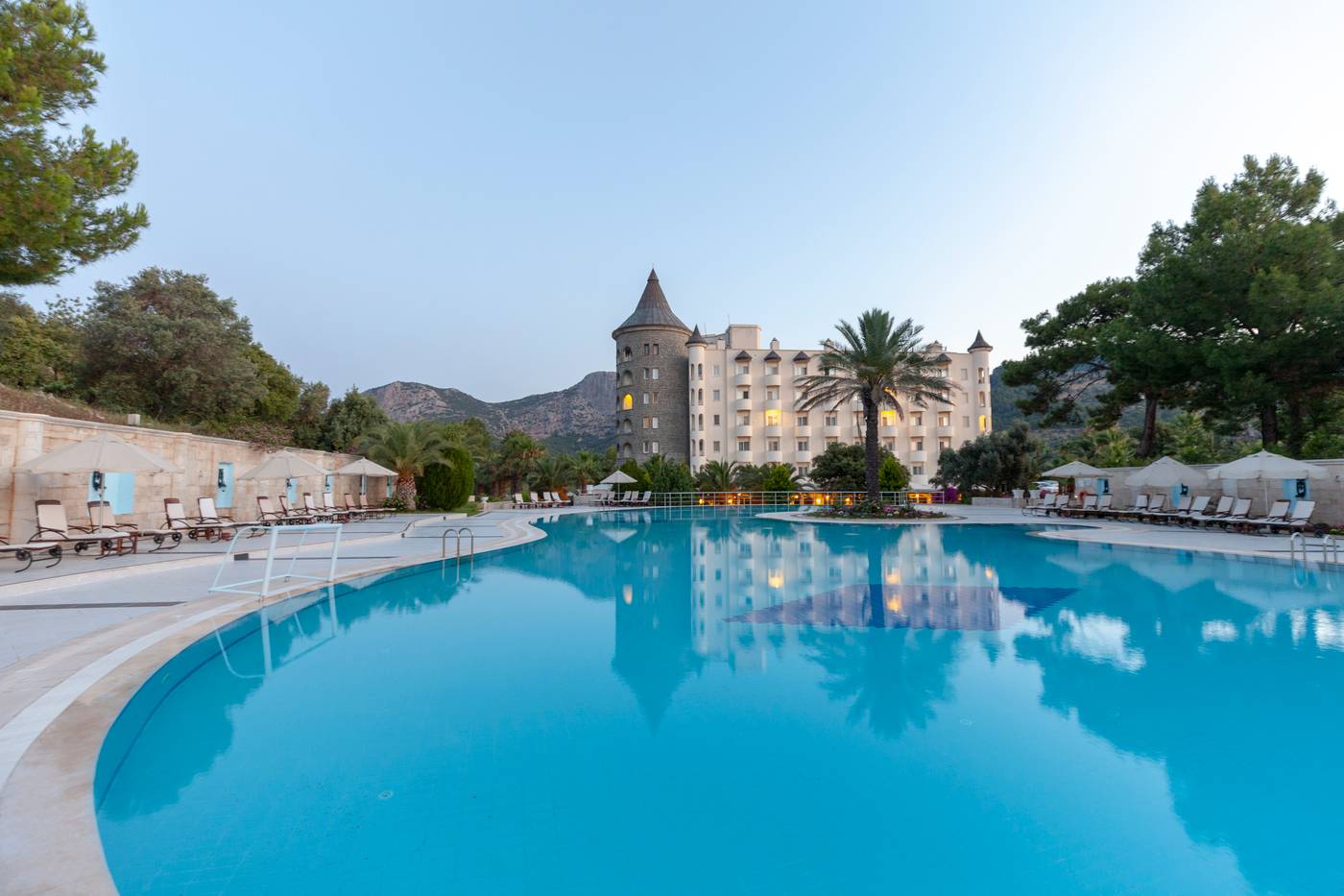 X-Life-Hotel--15-Pool-1