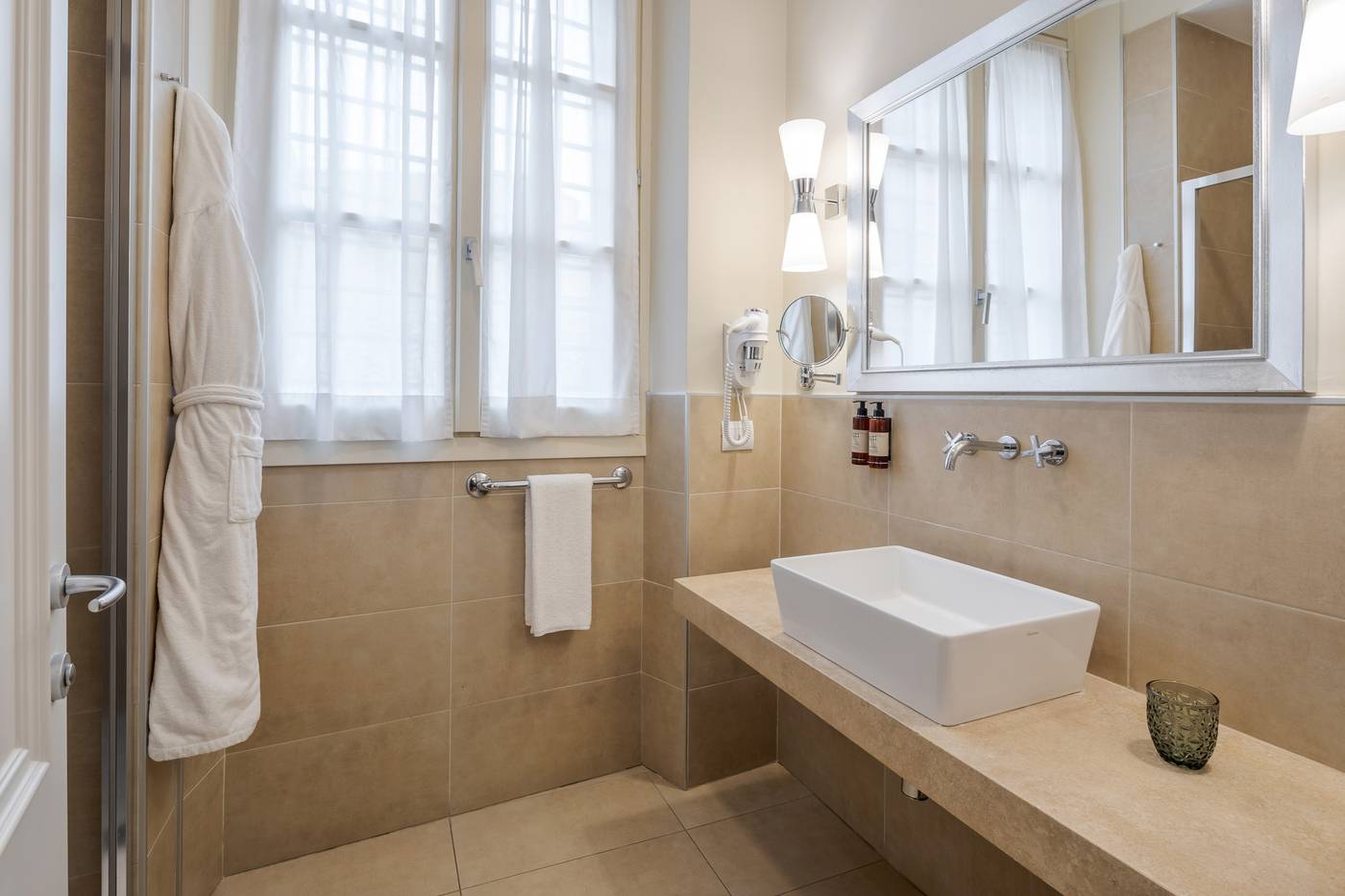 Donna-Camilla-Savelli-Room-28