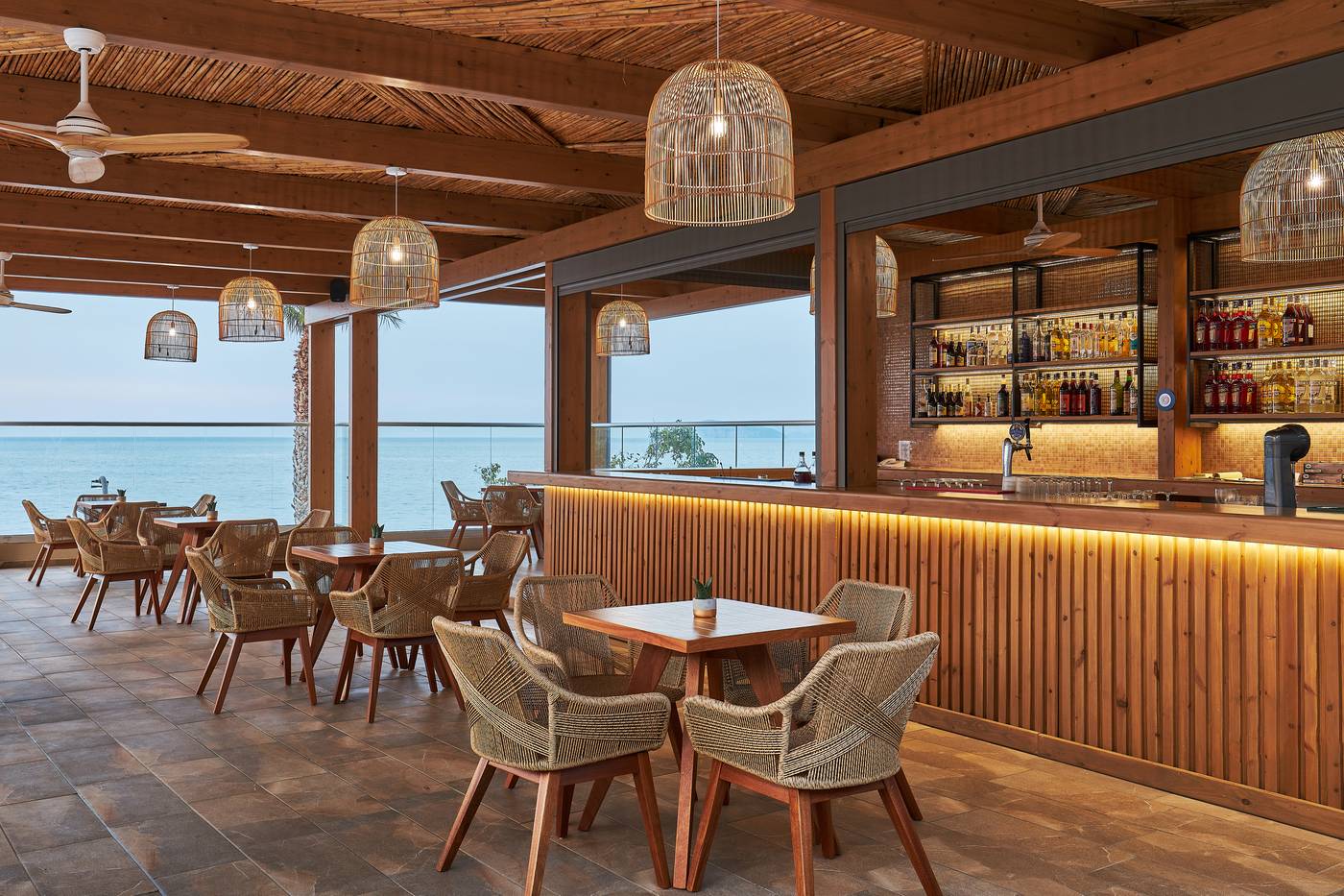 Blue-Marine-Resort---Spa-Bar-46