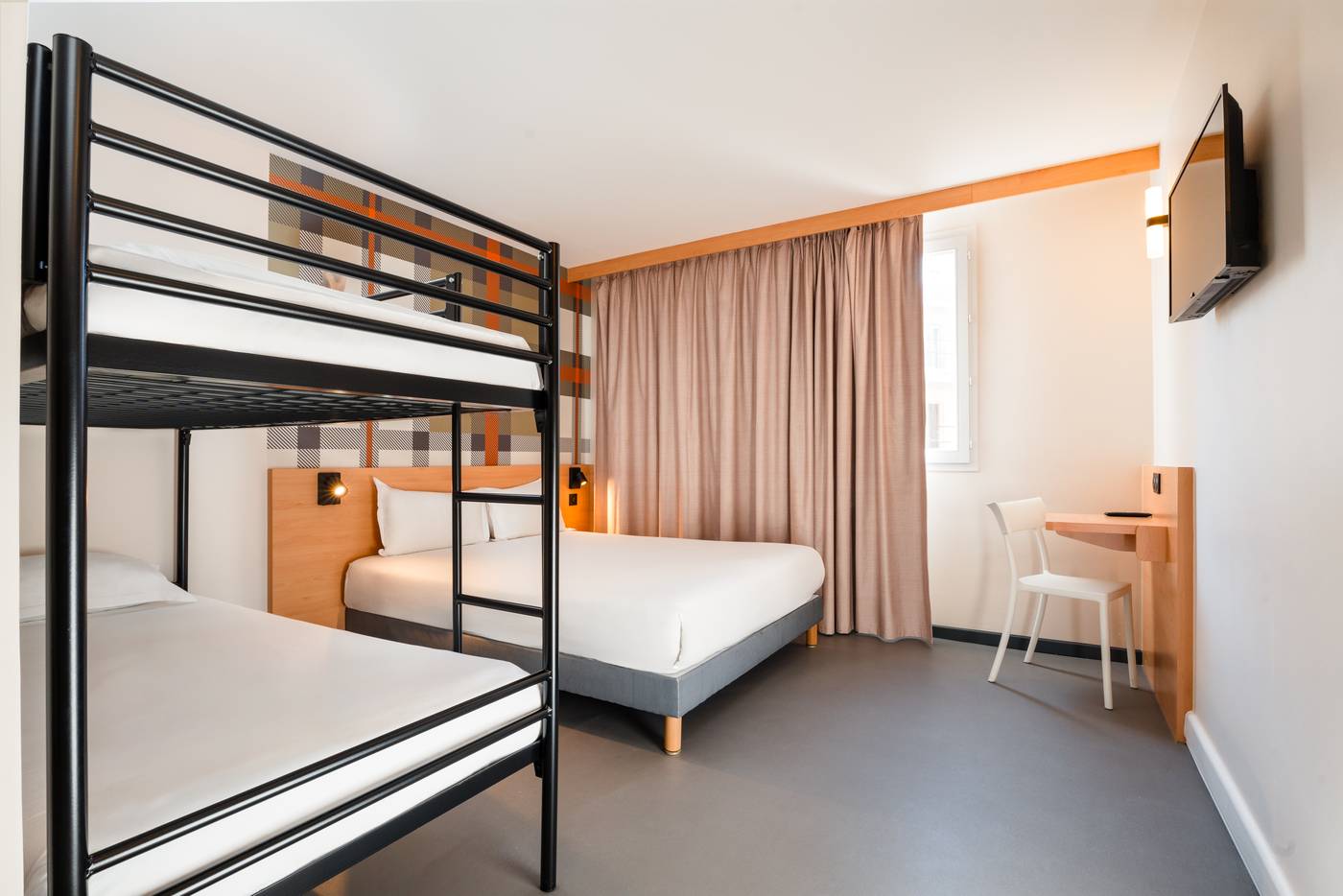 easyHotel-Nice-Palais-de-Congres-Room-18