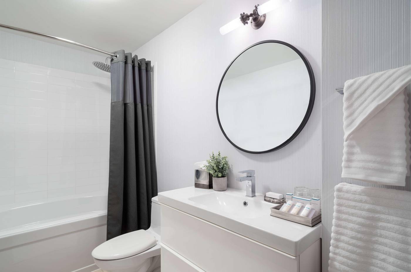 Hilton-Garden-Inn-New-York-Tribeca-Room-19